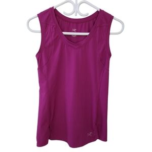 ARC’TERYX purple v-neck sleeveless tank - small
